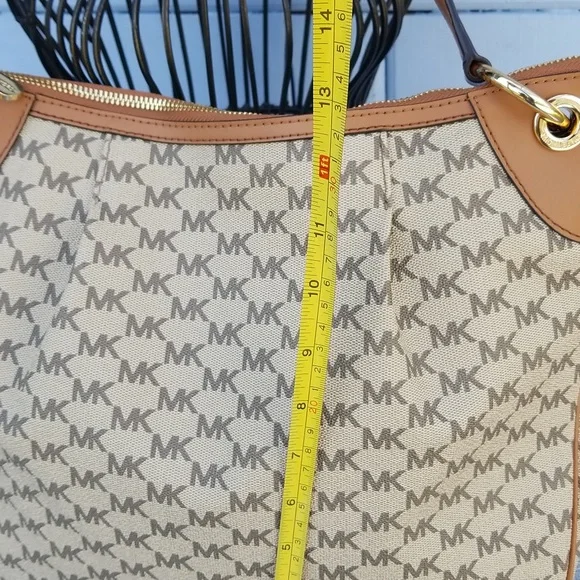 Michael Kors Beige/Brown Signature Coated Canvas and Leather Jet Set Hobo NWT - Picture 9 of 12